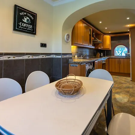 3 Bedroom House, 400m To The Beach, Near La Cala De Mijas Дом отдыха