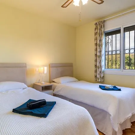 3 Bedroom House, 400m To The Beach, Near La Cala De Mijas Дом отдыха Малага